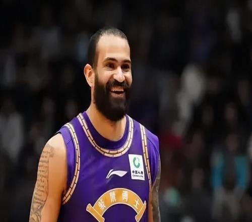 张庆鹏想干嘛防守狂送，三宁+3外球权占74%，拿球单干毫无战术