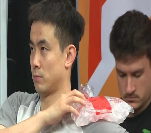 曝赵继伟低迷原因！腰+膝盖全有伤，赛前肩膀冰敷，一度吃止痛药
