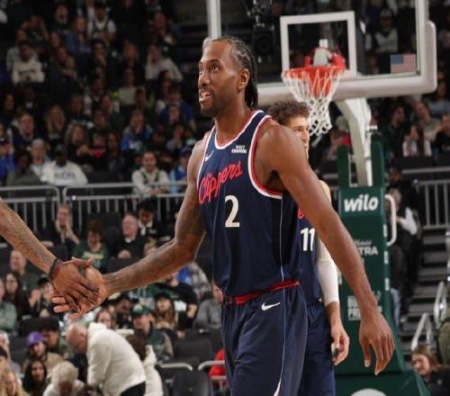 快船橫掃雄鹿5連勝：小卡連51場20+創(chuàng)最老紀錄特倫特36+9三分