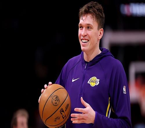 在發(fā)展聯(lián)盟都有些缺乏自信，湖人側(cè)翼新星的情況真是令人擔心