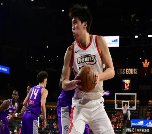 重磅！楊瀚森季后賽首秀，打破隊(duì)史紀(jì)錄...