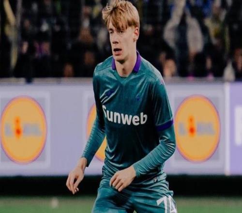 世体：多特、热刺和马竞等多支球队关注德卡特，拜仁愿出报价