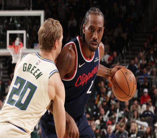 快船5連勝雙殺雄鹿！小卡連續(xù)51場20+分大洛獲致敬迎蓋帽里程碑