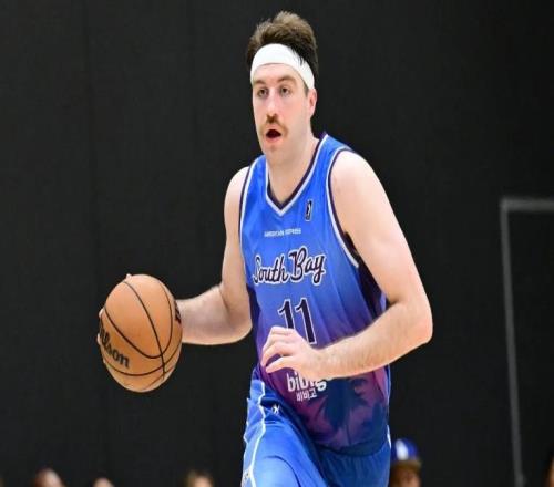 收官戰(zhàn)中打出賽季最強表現(xiàn)！湖人真的不考慮將他進行轉(zhuǎn)正嗎