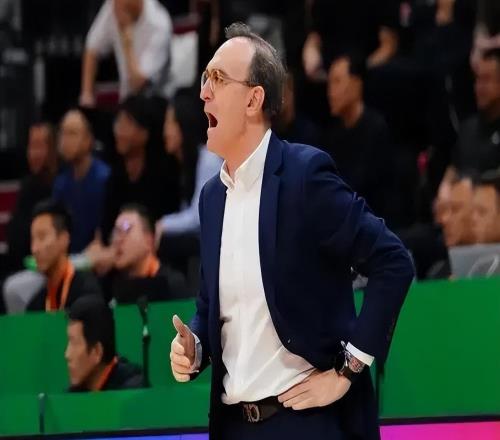 乌戈2点用人需调整！首发三后卫习惯性挖坑，布罗金顿又不被重用