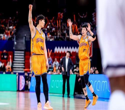 CBA積分榜最新排名！上海14連勝穩(wěn)居第一，廣東復(fù)仇江蘇殺回前三