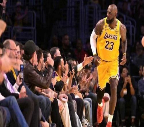 湖人大勝奇才！雷迪克拋出爆笑“籃球芯片論”，詹皇狂砍三雙！