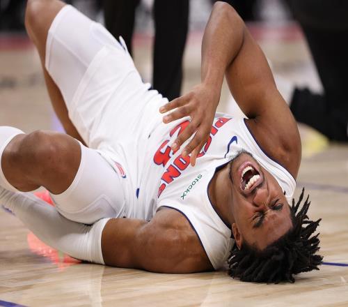 赛季报销后，突然被裁！昔日NBA5号秀，被伤病毁掉生涯