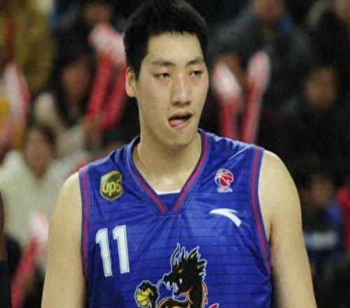 他是CBA3屆MVP得主，打了19年，退役進(jìn)管理層，娶空姐幸福美滿