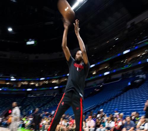 申京36+14+7火箭大勝送鵜鶘5連敗，杜蘭特20+6穆雷19分