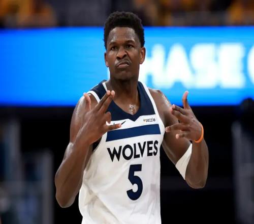 森林狼一喜一憂：愛德華茲今日復(fù)出麥丹確診髕腱炎+骨挫傷