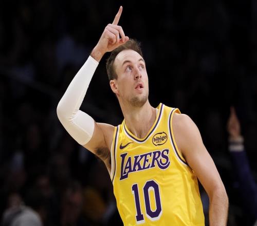 多次打入180俱樂部太難了，NBA歷史只有3人做到，庫里未上榜