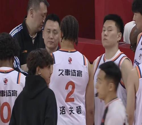 上海男籃21分大勝，古德溫24+7+8張鎮(zhèn)麟12+6+5，姜偉澤12投3中