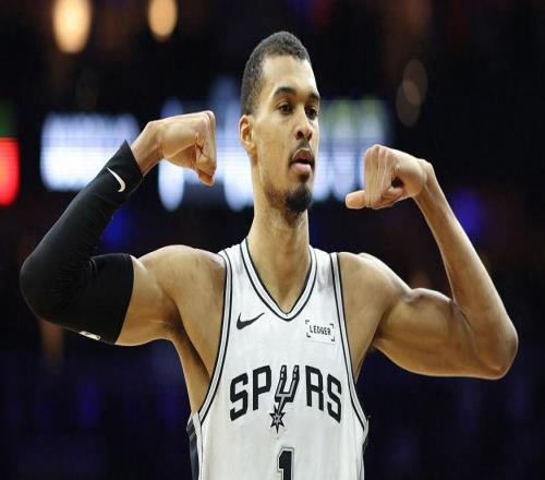 轰41分16板4助3帽，文班成历史首人！率马刺26战25胜剑指DPOY+MVP