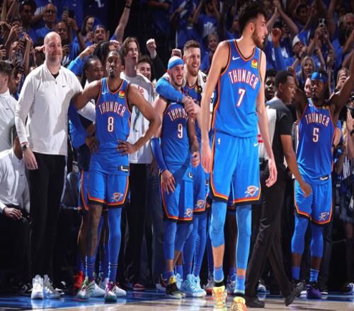 衛(wèi)冕冠軍成了大反派！全聯(lián)盟都在罵裁判保送雷霆