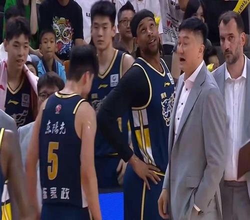 廣東男籃復(fù)仇江蘇，徐杰19+5胡明軒12分，張皓嘉末節(jié)10分大爆發(fā)