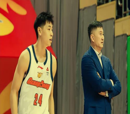 崔永熙張皓嘉0分！胡明軒9分，徐杰12分，龐崢麟2分,廣東領(lǐng)先14分
