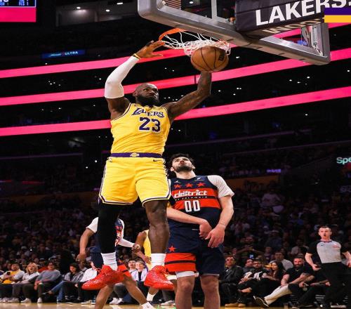 湖人胜奇才取3连胜！詹姆斯轰21+10+12+2大神迹，2人再进化太及时