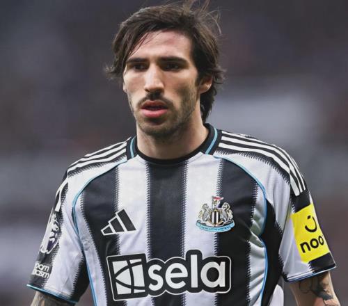 羅馬諾：阿森納、曼聯(lián)爭搶托納利！虛驚一場馬杜埃凱傷勢不嚴(yán)重