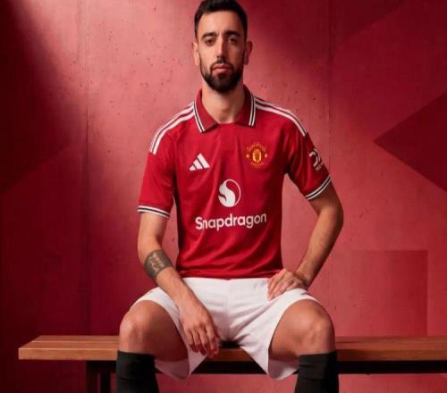 曼聯(lián)下賽季新球衣曝光，致敬重生年代爭(zhēng)議球衣！拉爵志在沖擊冠軍