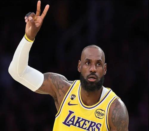 詹姆斯近14戰(zhàn)12勝場均近20分7板7助！賽后：今年更加享受比賽