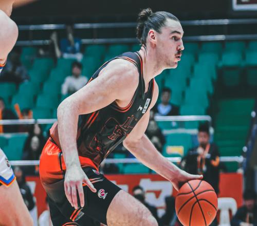 山東男籃迎戰(zhàn)福建，斯蒂爾面對(duì)老東家遇到一道坎，瓊斯要加油了