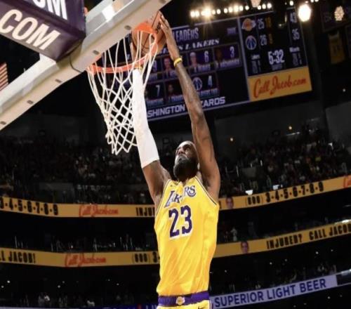 詹姆斯談里程碑：能在生涯這個(gè)階段享受如此時(shí)刻，感覺(jué)非常棒