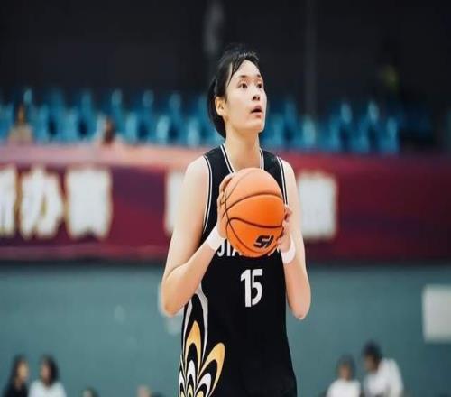 爆冷掀翻衛(wèi)冕冠軍！女籃2米王牌閃耀，才26歲，宮魯鳴該給她機(jī)會