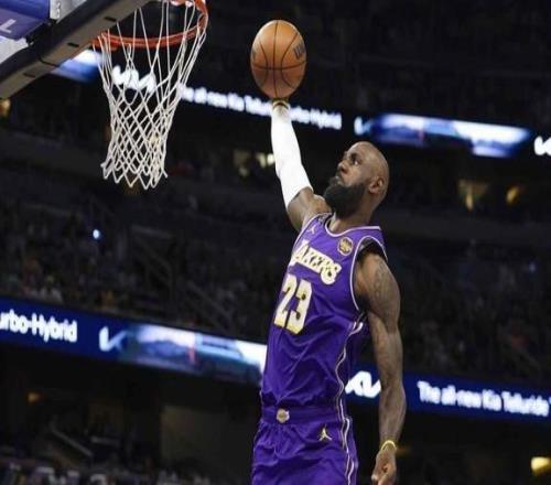 詹皇里夫斯默契爆表！準(zhǔn)失誤球變神仙空接暴扣