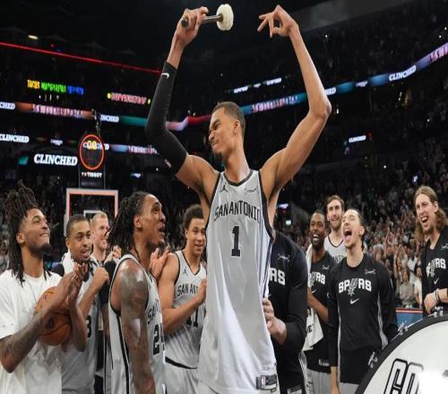 打臉成功！文班30分鐘狂砍41+16，8分40秒啊，又創(chuàng)造歷史