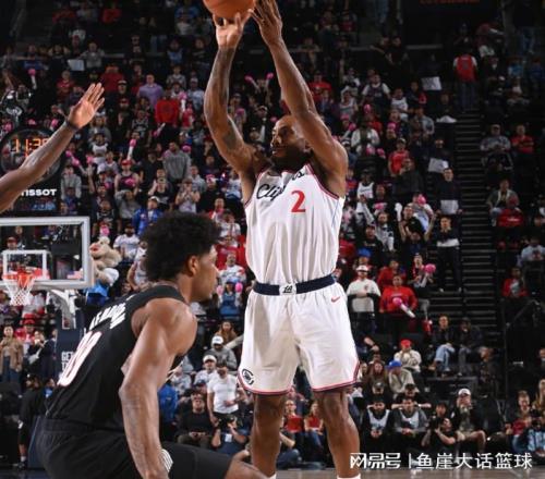 快船爆冷！倫納德23+8創(chuàng)紀(jì)錄，霍勒迪30+6立功，加蘭20+4輸球罪人
