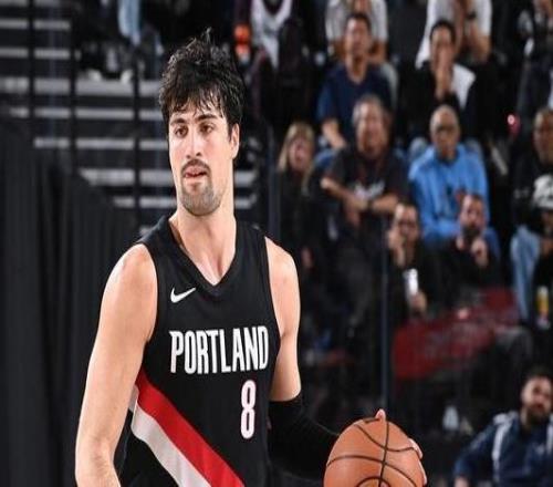 霍勒迪30+6阿夫迪亚28+11+8开拓者客场战胜快船