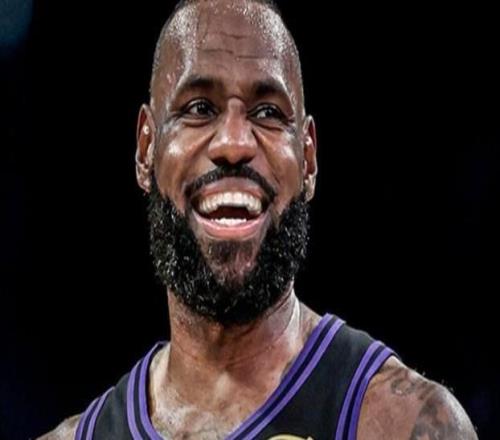 戰(zhàn)舊主輕松寫意，詹姆斯8中4&三分3中1貢獻14分5板6助1斷1帽