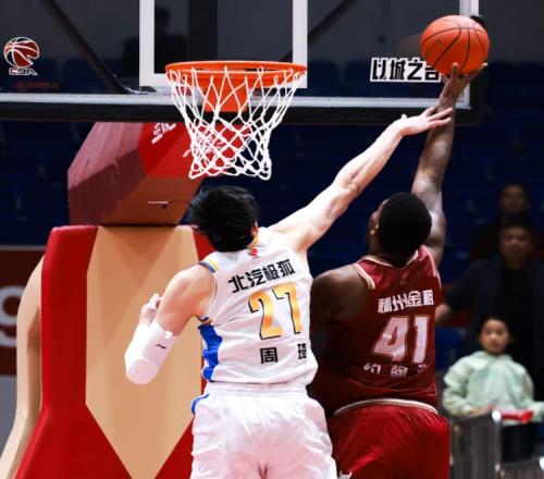 進攻籃板6比17！北京花1億買的中鋒，護框能力體現(xiàn)在哪