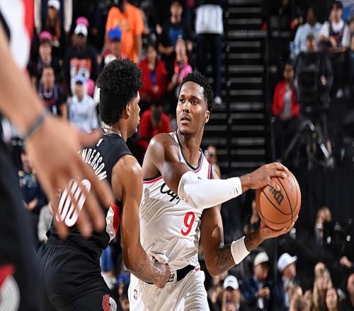 打出了災(zāi)難級的表現(xiàn)，快船后場新援到了關(guān)鍵場次直接掉鏈子了