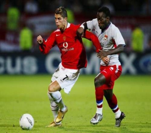 被穆里尼奧視為兒子的球員，為了穆帥放阿森納鴿子，卻耽誤了溫格