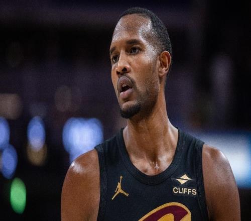 騎士2將弊端盡顯！莫布利拒投還影響空間，米切爾起伏太大了！