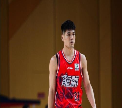 大爭議！陳國豪因“回避條款”無緣戰(zhàn)舊主首次交鋒只打一節(jié)下場