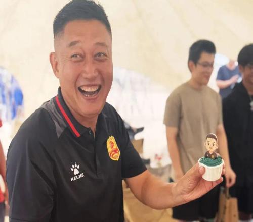 只上1天班！曝王霄已从中超升班马离任