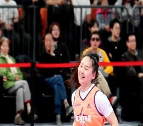 恭喜！场均17+8，女篮昔日奇兵当选MVP，32岁，宫鲁鸣该给她机会
