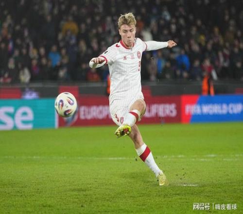 高下立判！曼聯(lián)借將一腳踢飛世界杯，阿森納新援進(jìn)四球，強(qiáng)勢晉級