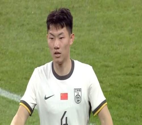 彭嘯保護(hù)性休戰(zhàn)，泰山隊(duì)右翼衛(wèi)存疑雙星國(guó)字號(hào)踢主力留一隊(duì)歷練