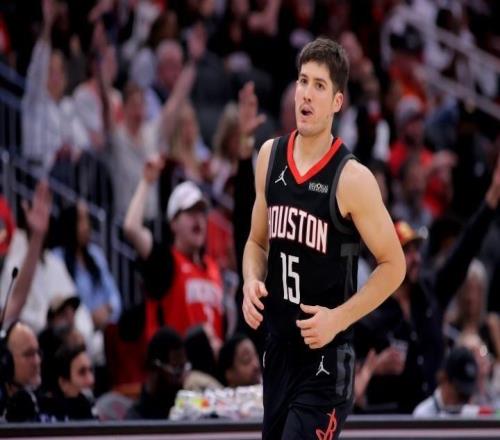 2場(chǎng)49分18板17助攻！再中6記三分！火箭中鋒爆發(fā)，同時(shí)提升2位置