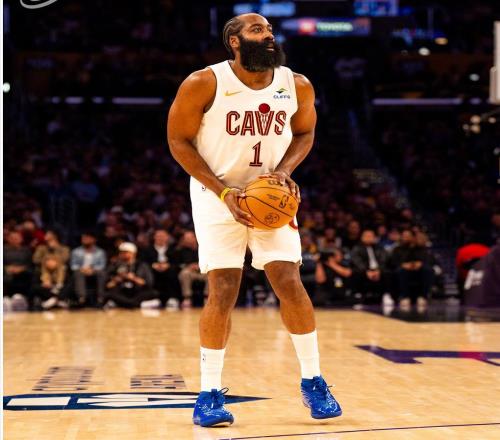 能争冠了！湖人127113骑士，哈登17+3东契奇42+5+12！