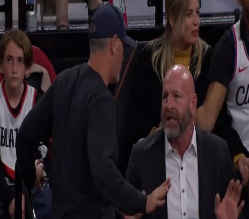 压迫感满满！开拓者新老板是一个狠角色，比赛现场拷问克罗宁