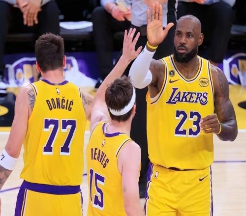 誰說詹姆斯和湖人兩巨頭不兼容數據證明他們效率聯盟第一！
