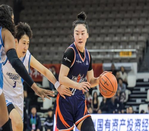 淚目！中國(guó)女籃31歲王牌奪MVP：雙膝重傷重生變本土得分王+助攻王