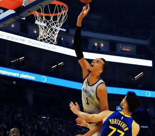 隨著馬刺10連勝，掘金130117爵士，西部最新排名出爐！火箭升第5