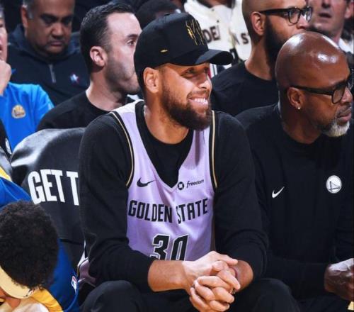 勇士113127马刺！文班亚马提到MVP直言不讳，科尔谈库里把话挑明