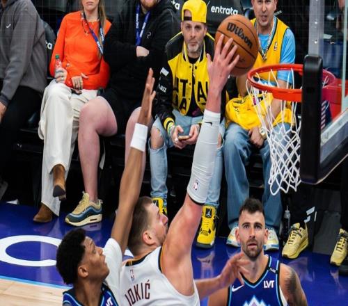 鎖場(chǎng)均三雙再刷7紀(jì)錄！約基奇成掘金圖騰：1數(shù)據(jù)證他仍是聯(lián)盟一哥